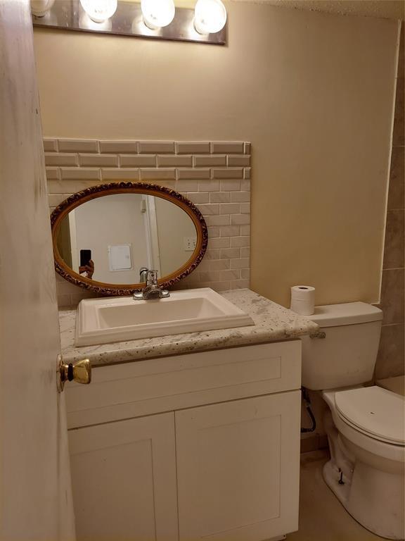 Building Photo - 3900 Woodchase Dr