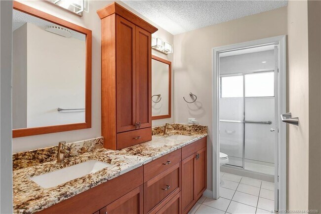 Building Photo - 4194 SW Gleneagle Cir