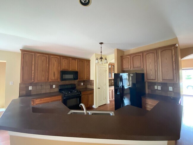 Building Photo - Great location, nice community! Won't last...