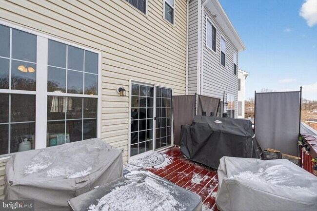 Building Photo - 806 Maury Ave