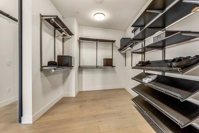 Building Photo - 2240 Sky Pointe Ridge Dr
