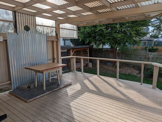 Building Photo - 1114 Skagit St