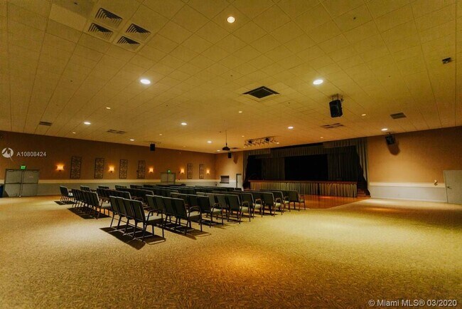 Building Photo - 300 NE 26th Ave