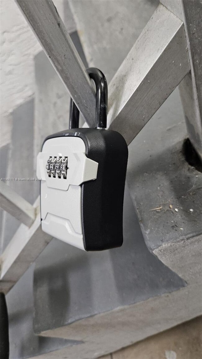 Building Photo - 1720 NW N River Dr