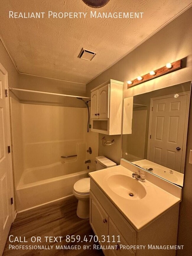 Building Photo - 1044 Tatesbrook Dr