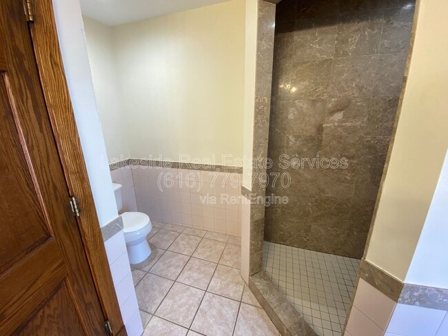 Building Photo - 750 Watkins St SE