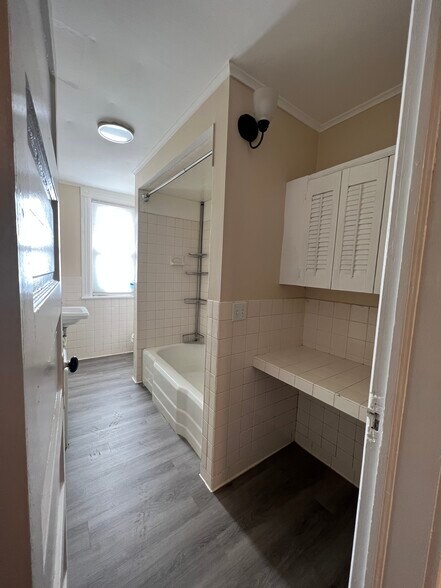 Building Photo - 466 NY-146