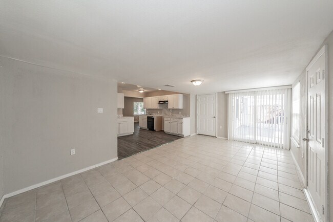 Building Photo - 2914 Scottsbluff Dr