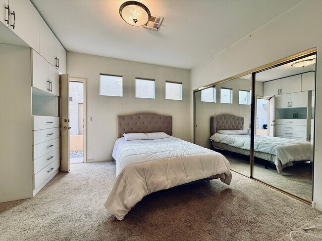 Building Photo - Partially furnished-Lovely 5 bedroom, 3 bath home in Legacy Master Series Community! $500 off fir...