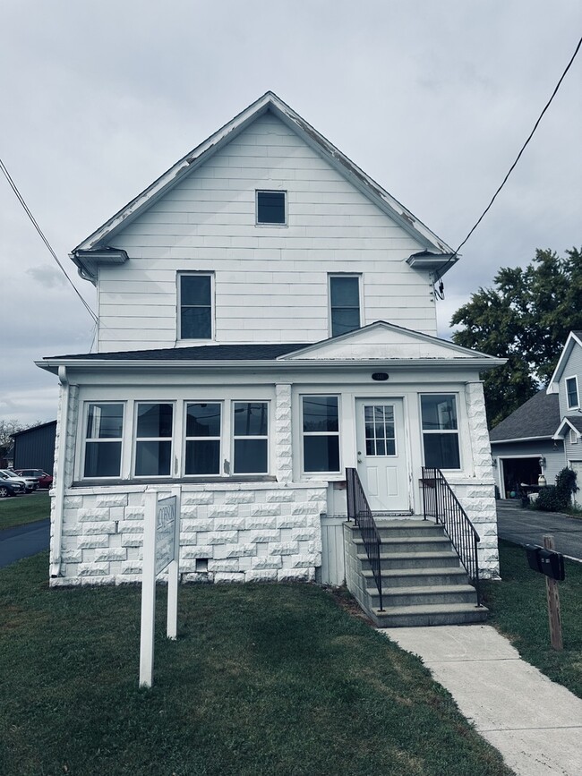 Primary Photo - 445 N Main St