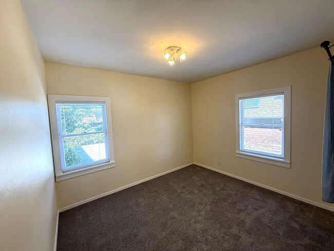 Building Photo - 5BR Berkeley Home | W/D, Dishwasher, Backyard + Storage Near Shattuck & Berkeley Bowl