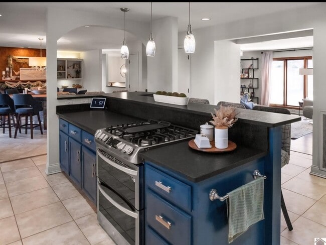 Building Photo - 7 Pleasant View Ln