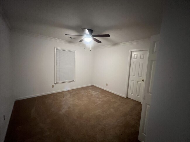 Building Photo - 661 Longbow Ct