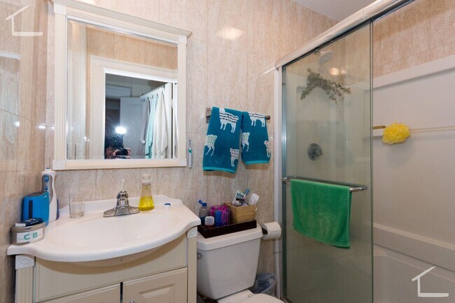 Building Photo - Avl 9/1 Huge renovated Coolidge Corner 4BR/3BA with AC!