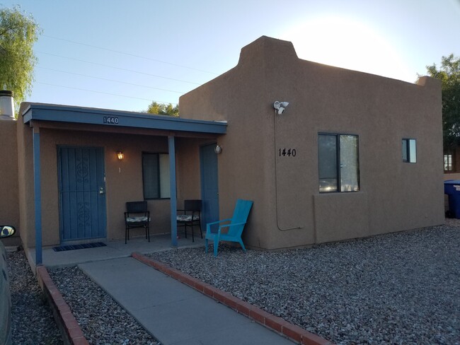 Cute front porch - 1440 E Lee St