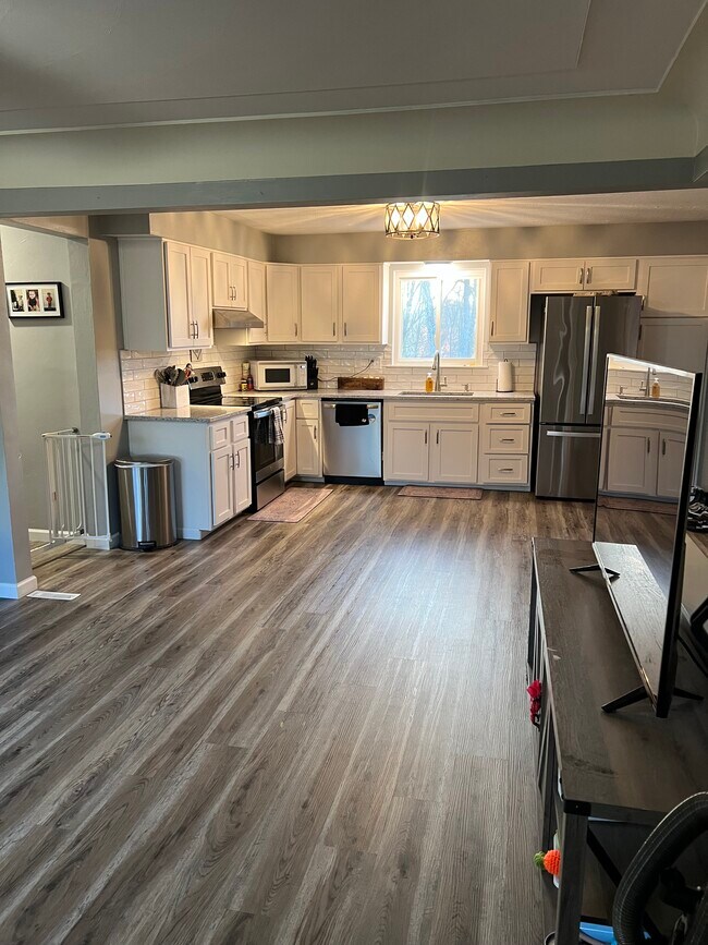 Building Photo - 6712 Grove Rd