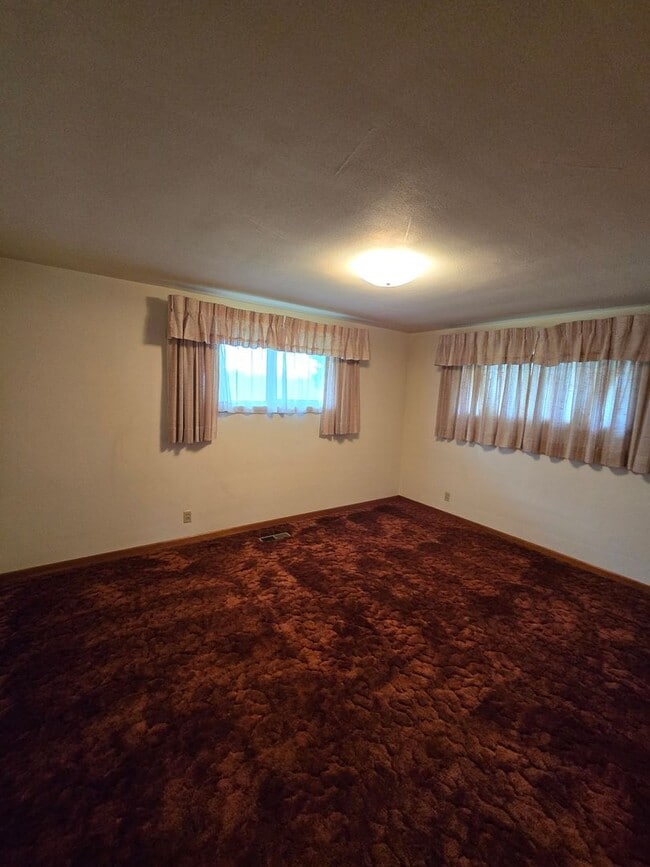 Building Photo - Pet Friendly 3 Bed / 2Bath Home with 2 Garages, Open Air Covered Storage, Large Open Yard, and more!