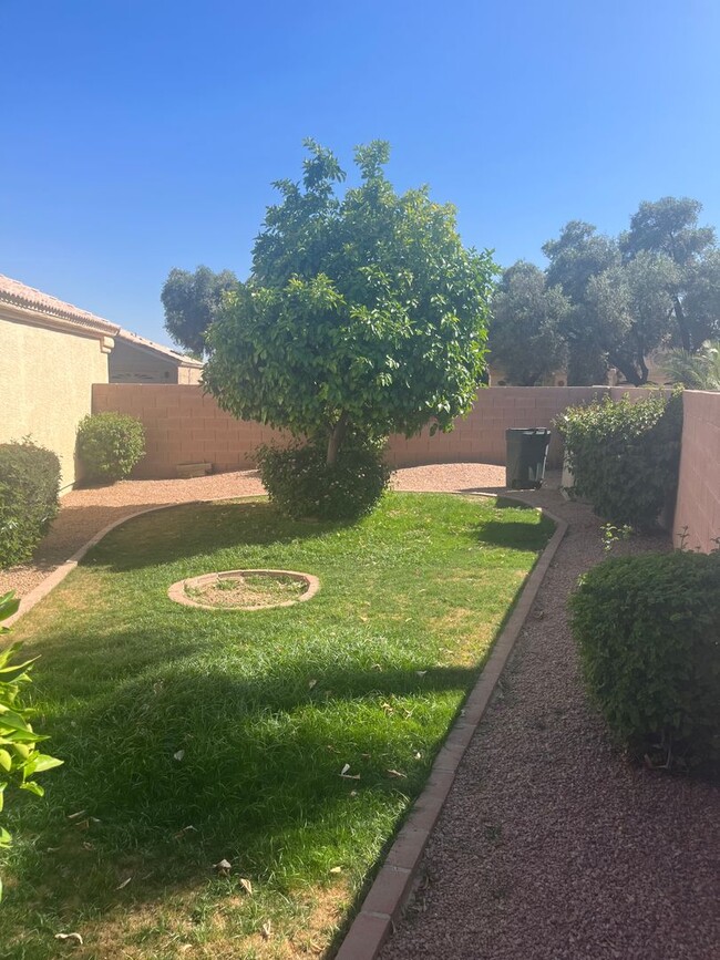 Building Photo - 2 Weeks Free Rent in Guard-Gated 55+ Community with Golf & Clubhouse