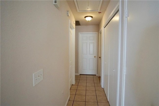 Building Photo - 4814 Walden Cir