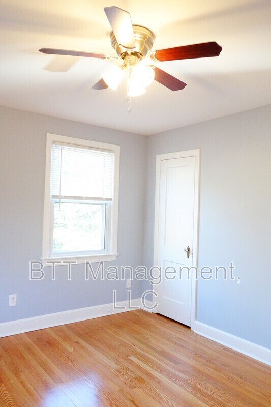 Building Photo - 907 Hudson Ave