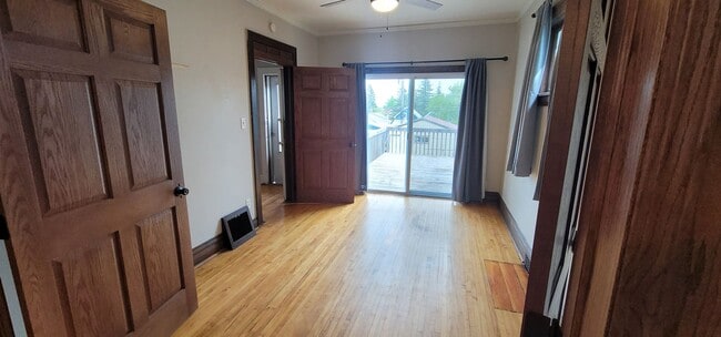 Building Photo - JUNE 2026 - Duluth MN -4 bed - 1 bath - Si...