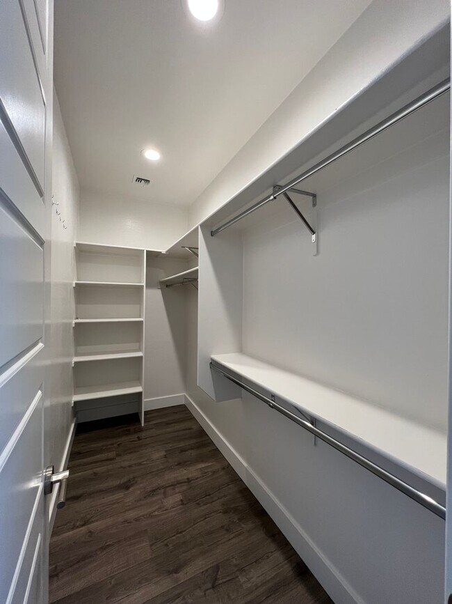 Building Photo - 3 Bedroom + Office in Highlands Ranch, Chi...