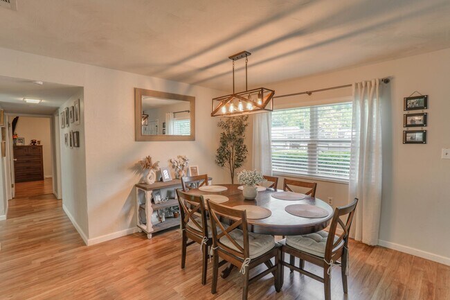 Building Photo - 3442 Lila Dr