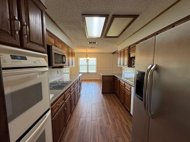 Building Photo - 807 Bass Cir