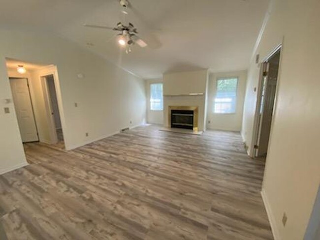 Building Photo - Hampstead - 3 Bedroom, 2 Bath Home