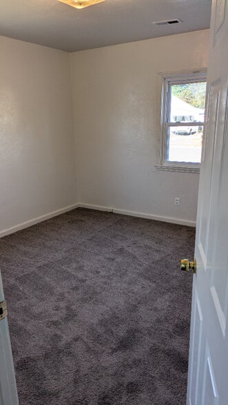 Building Photo - 623 Dudley Ave