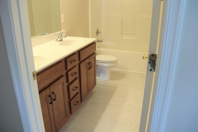 Building Photo - 107 Enchanted Way
