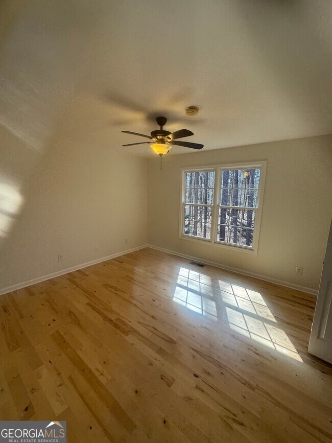 Building Photo - 735 Bearslide Hollow