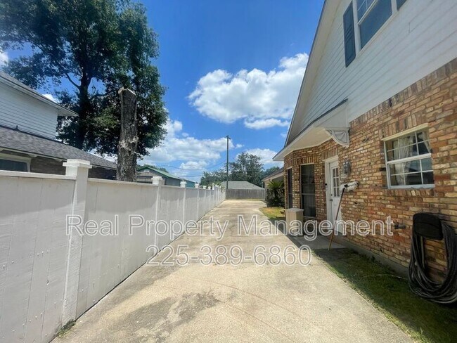 Building Photo - 1022 Wooddale Blvd
