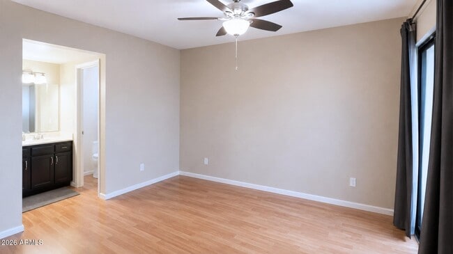 Building Photo - 850 S River Dr