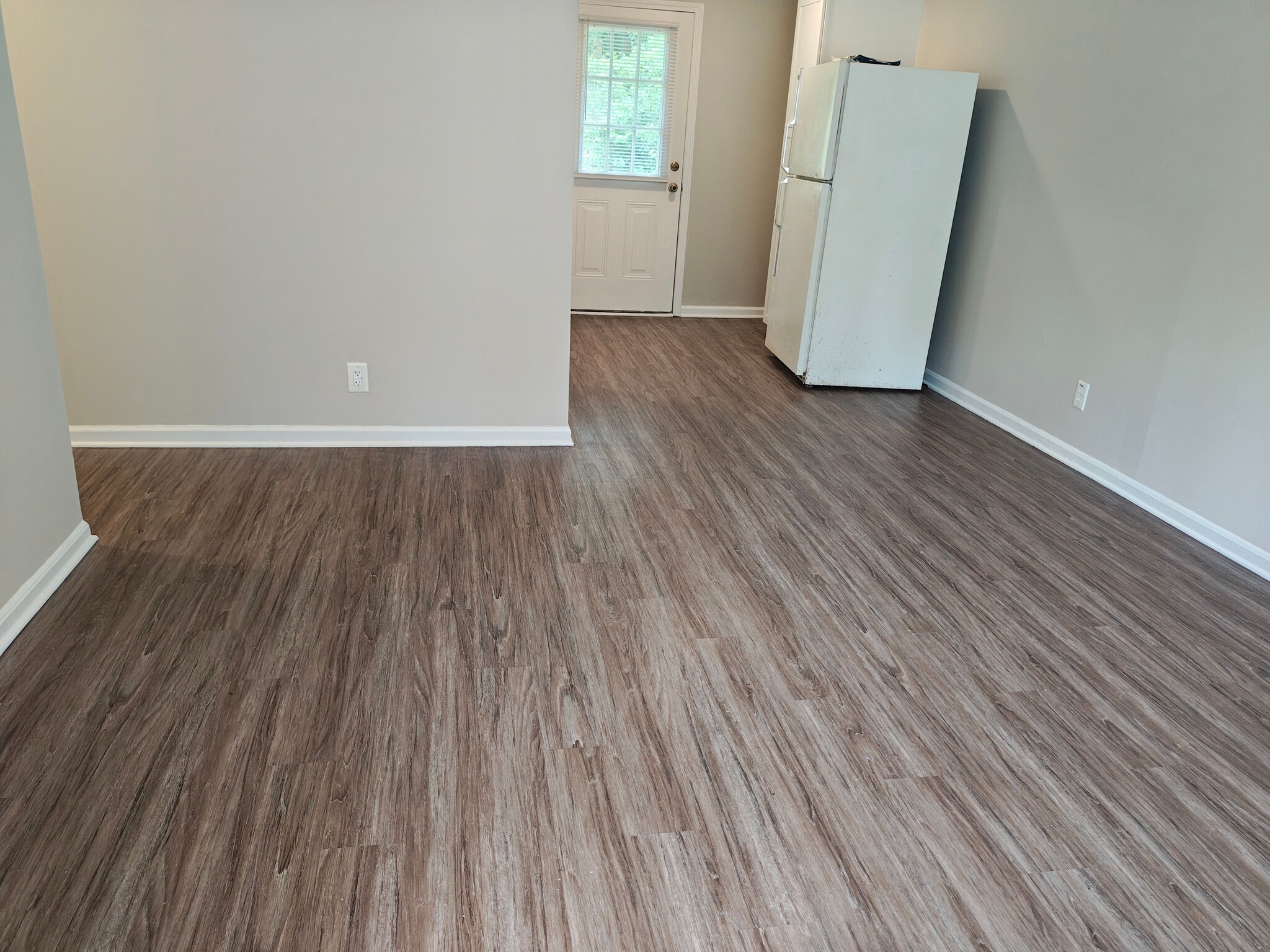 Building Photo - Room in Apartment on Overland Heights