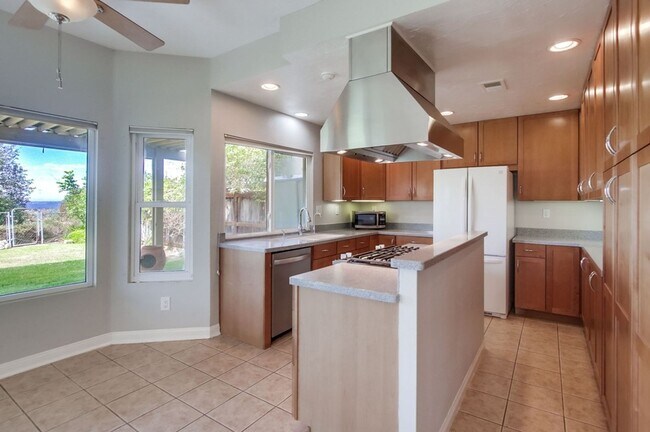 Building Photo - **Available Now*** Encinitas,  4 bedroom, 2.5 bathroom with 2 car garage***