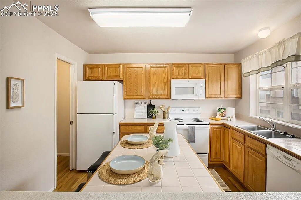 Kitchen - 3272 Capstan Way