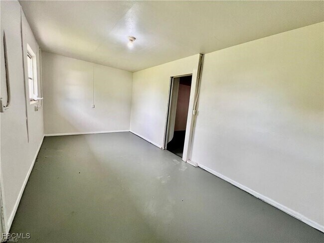 Building Photo - 2326 SE 8th Ave