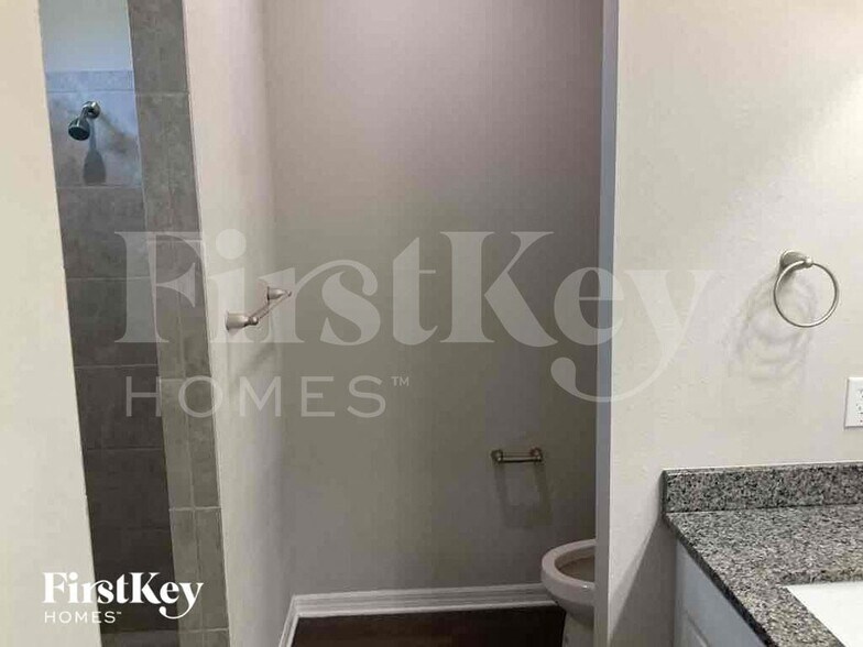 Building Photo - 2216 NW 18th Terrace