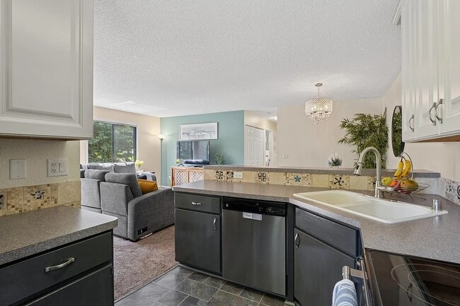 Building Photo - 13525 Zenith Ln