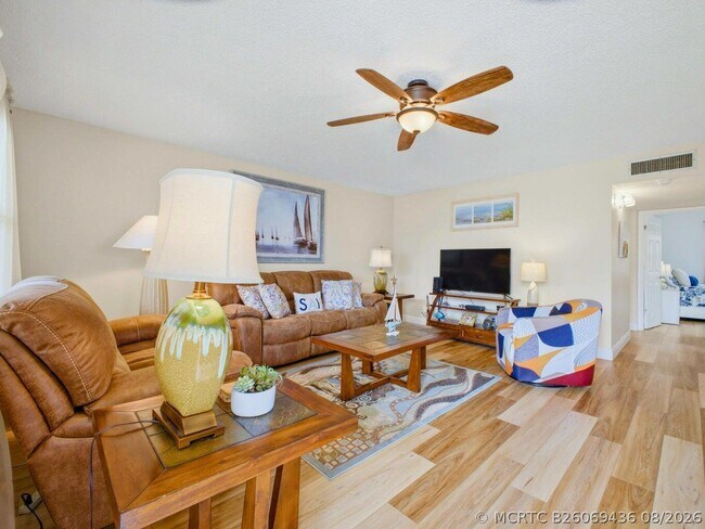 Building Photo - 755 Normandy Ln