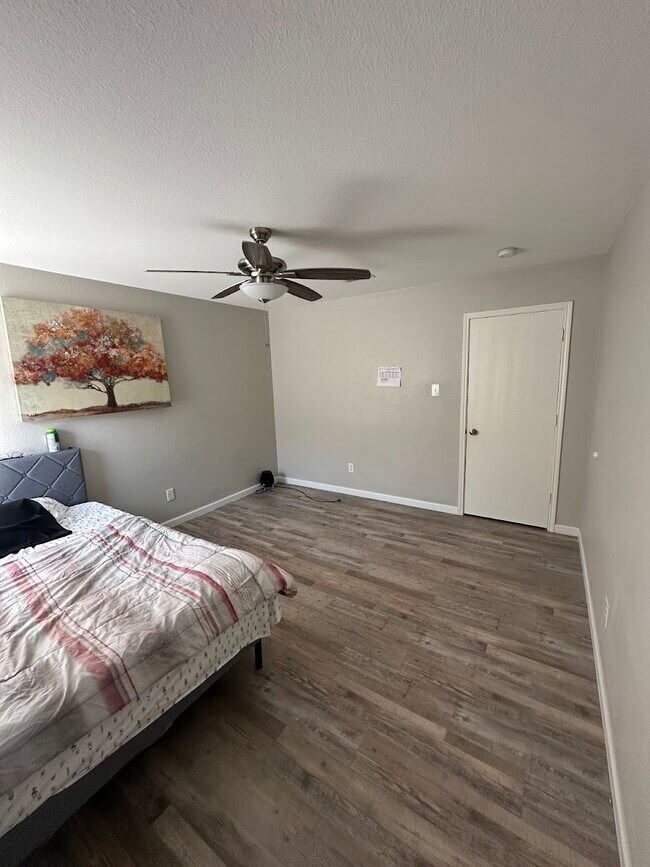 Building Photo - 2729 Peach Dr