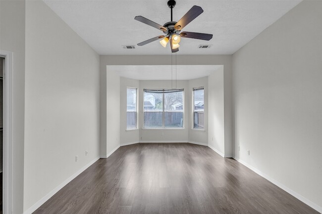 Building Photo - 17611 Magnolia Cir