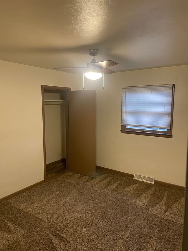 Building Photo - Immaculate 2 Ranch Style Bedroom Duplex