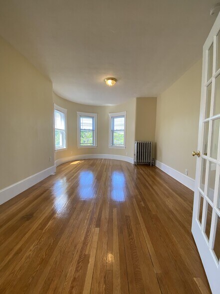 Building Photo - 299 Tappan St