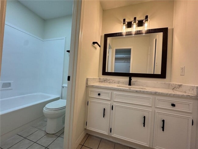 Building Photo - 1117 Pinemont Dr