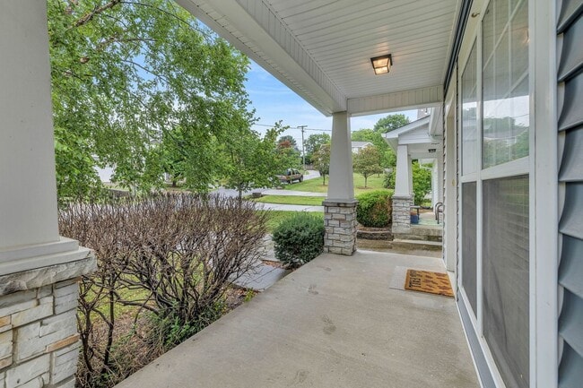 Building Photo - Spotless 3BR/2.5BA townhome minutes from West End, Downtown Nashville!