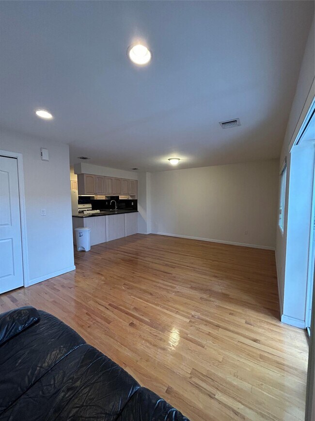 Building Photo - 114-29 Dalian Ct