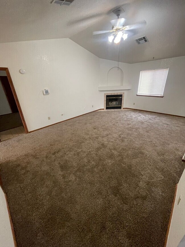 Building Photo - Cozy 3 Bedroom/2 Bath Home in Las Colinas