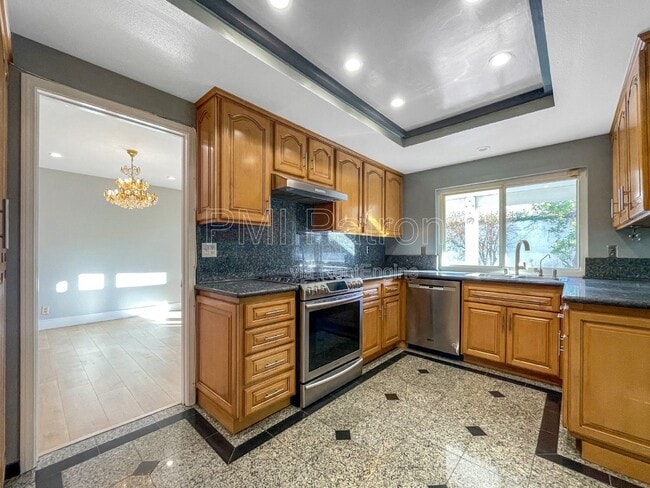 Building Photo - 9564 Peartree Ln